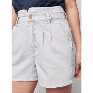 NWOT Faherty shorts size XS pleated front light wash denim